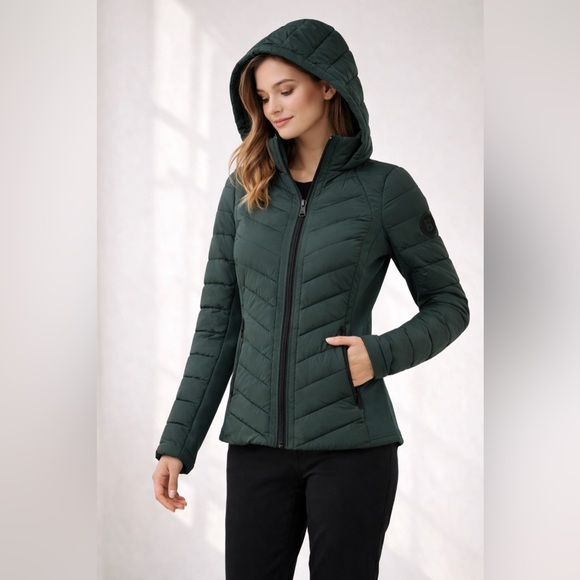 Bernardo Jackets & Blazers - Bernardo Emerald Stretch Puffer Jacket Hooded Quilted Winter Coat Waterproof, S